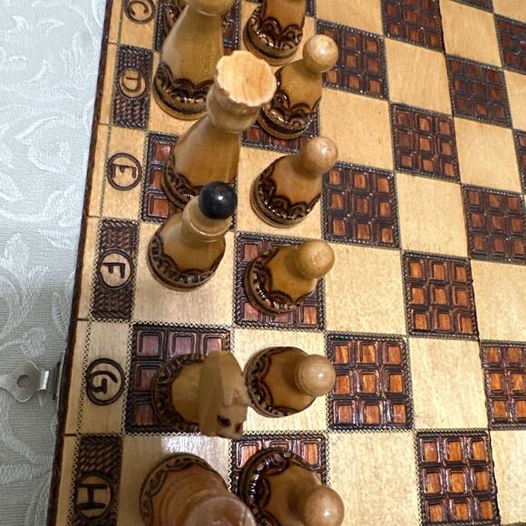 Chess Set With Hinged Carved Wooden Box - Picture 5 of 10